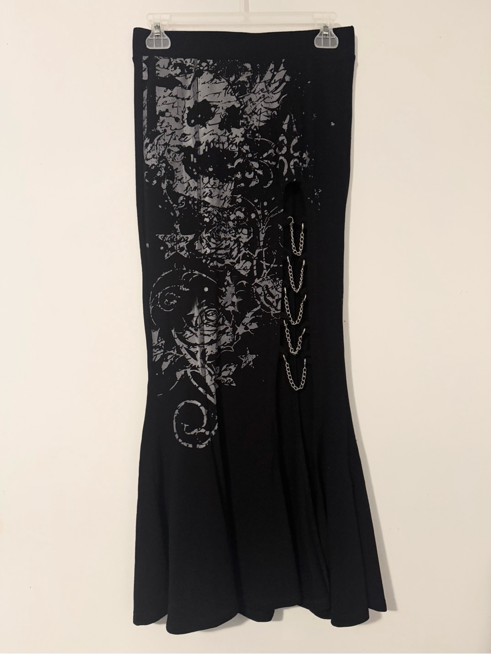 Social Collision Skull & Rose Chain Slit Midi Skirt